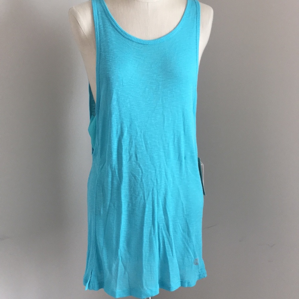 Side vented open back ribbed tank